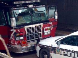 В Канаде неизвестный на пожарные машине пытался наехать на прохожих