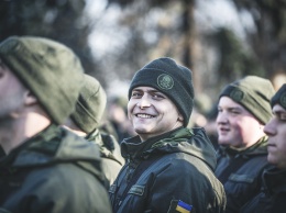 Более 200 гвардейцев Киевского гарнизона приняли присягу возле Верховной Рады (фото)