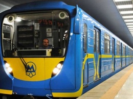 Зажгла не по-детски: симпатичная пассажирка отличилась в вагоне киевского метро. ВИДЕО