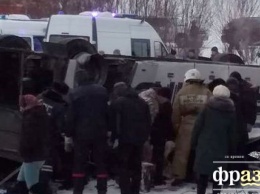 В России автобус упал с моста в реку - погибли 19 человек