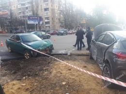 В Киевском районе Одессы две легковушки не поделили перекресток: пострадала женщина-пешеход
