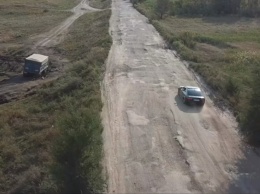 Трассу в Николаевской области польские видеоблогеры назвали «худшей дорогой в мире». ВИДЕО