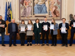Одиннадцать юных ученых Днепропетровщины получили президентские стипендии