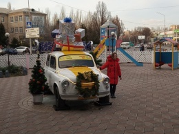 В Мелитополе появился новогодний "горбатый" запорожец (ФОТОФАКТ)