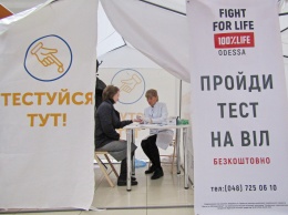 В Международный день борьбы со СПИДом в Одессе провели акцию по тестированию на ВИЧ. Фото