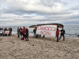 В Одессе общественники и экологи провели акцию у затонувшего танкера Delfi