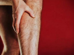 Боль в ногах при ходьбе может означать заболевание периферических артерий
