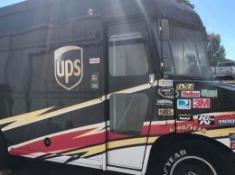 Гоночный грузовик NASCAR UPS продадут на аукционе (ВИДЕО)