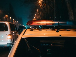 В Днепре трое ограбили мужчину, посадили в авто, а затем бросили на дороге