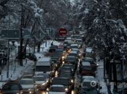 Тянутся километры: Киев замер в пробках из-за снега