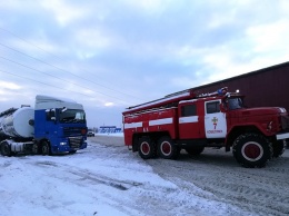 На Полтавщине 12 грузовиков застряли в снегу