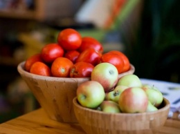 Употребление в пищу свежих яблок и помидоров может исправить повреждение легких