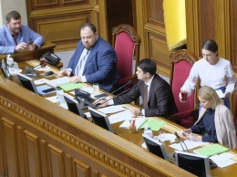 Рада повторно приняла закон о верификации госвыплат с предложениями президента
