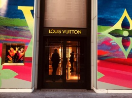 Владелец Louis Vuitton потерял почти $2 миллиарда из-за угрозы США ввести пошлины на французские товары