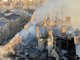 В Одесском колледже из-за пожара обвалилась часть потолка: СМИ назвали причину возгорания
