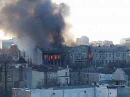 В Одессе сутки тушат пожар в колледже: новые подробности трагедии