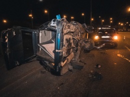 Двойное ДТП в Киеве: водитель Skoda перевернул ВАЗ, бросил машину и сбежал (ФОТО, ВИДЕО)