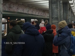 Что случилось: в Харькове - сбой на красной ветке метро