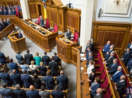 Парламент поздравил военнослужащих с Днем ВСУ и почтил минутой молчания погибших