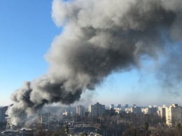 Мощный пожар на проспекте Победы в Киеве: подробности, фото