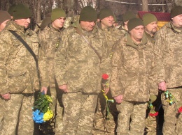 В Мариуполе поздравили бойцов ВСУ и помянули погибших воинов - ФОТОРЕПОРТАЖ