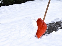 «Забыли взять лопаты». Кому в Харькове пришлось заплатить за снег