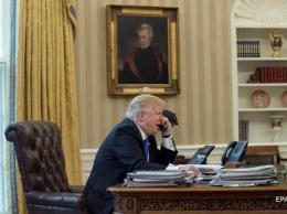 Трамп много лет не пользуется личным телефоном