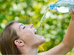Как приучить себя пить больше воды: советы медиков