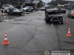 Серьезное ДТП в Харькове: запчасти усыпали дорогу, есть пострадавшие (фото)