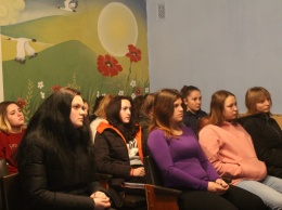 В Николаеве для первокурсниц колледжа провели лекцию о насилии