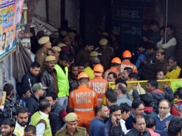 Более 40 человек погибли при пожаре на фабрике в Нью-Дели