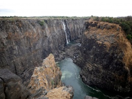 В Африке засыхает всемирно известный водопад Виктория: грустные фото