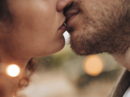 Пять неприятных болезней, которые передаются через поцелуй