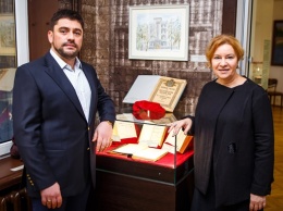 В Доме-музее Булгакова открыли выставку антиквариата