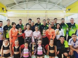 Покровские волейболисты порадовали болельщиков домашними матчами в СК «Металлург»