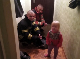 На Днепропетровщине 2-летняя девочка закрылась в квартире, - ФОТО