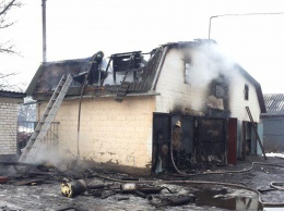 На Полтавщине горел гараж: есть пострадавшие