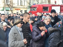 "Помогал всем": в Одессе простились со спасателем, который погиб во время страшного пожара в колледже
