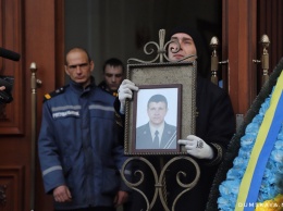 Пожар в Одессе: в городе попрощались с погибшим спасателем