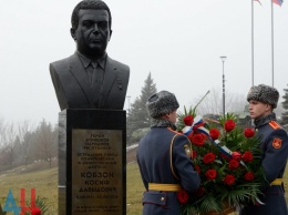 В Донецке установили бюст Кобзону со «звездой героя ДНР»