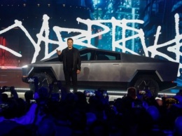 Илон Маск был замечен за рулем обновленного Tesla Cybertruck