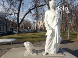 В Киеве вандалы испортили памятник Данте Алигьери