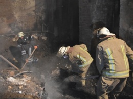 Пожар в одесском колледже: спасатели разбирают завалы