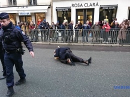 "Stop putin's war": активистки Femen протестовали в Париже