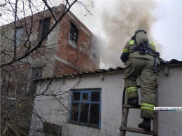 В Керчи горело помещение на территории рыболовецкого колхоза