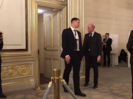Путин в Париже оконфузился "коллективным" походом в туалет