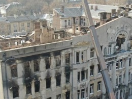 На пожарище в Одессе ищут четырех пропавших