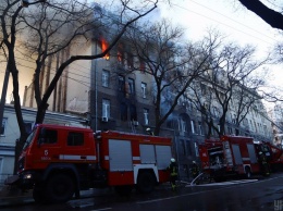 Одессу аж трясет: в городе снова вспыхнул масштабный пожар. Видео
