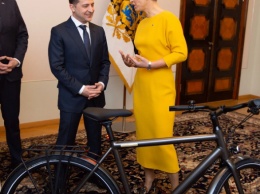 Подарили Зеленскому велосипед: в Эстонии впервые прокомментировали курьез