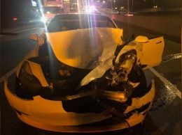 Tesla на автопилоте врезалась в полицейский автомобиль (ФОТО)